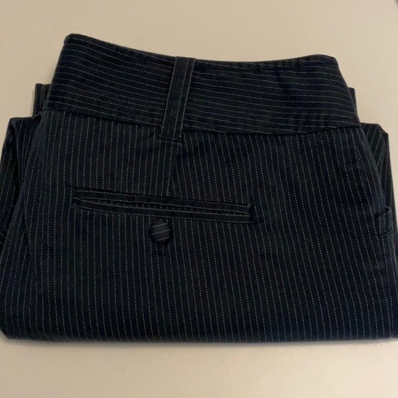 The Limited DREW FIT Women’s Navy Pinstripe Capri Size 10 - Picture 10 of 10
